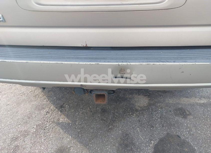 Photo 12 of 2004 Toyota Sequoia SR5 V8 (VIN 5TDZT34A04S211737)