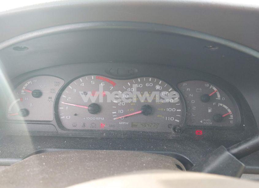 Photo 7 of 2004 Toyota Sequoia SR5 V8 (VIN 5TDZT34A04S211737)