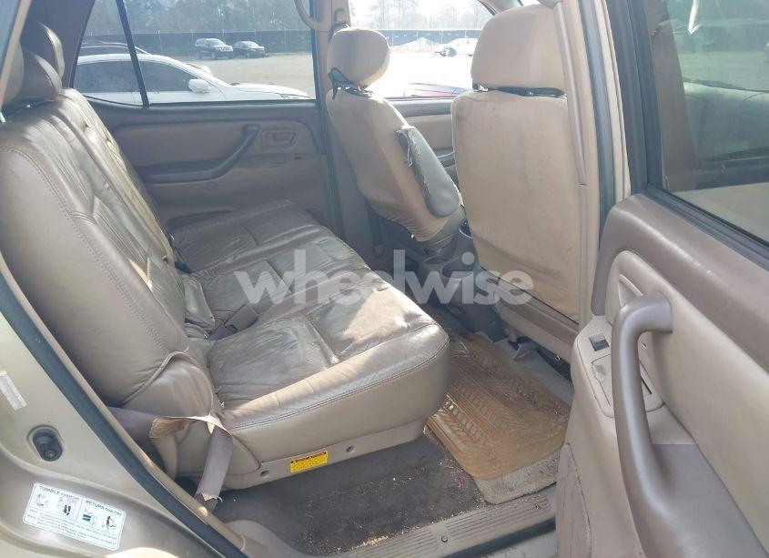 Photo 8 of 2004 Toyota Sequoia SR5 V8 (VIN 5TDZT34A04S211737)