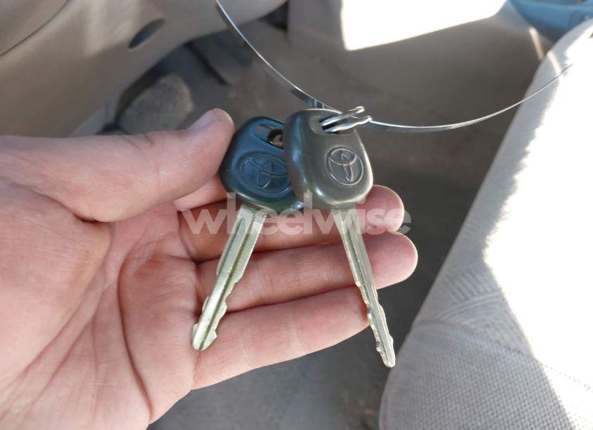 Photo 11 of 2004 Toyota Sequoia SR5 V8 (VIN 5TDZT34A04S216369)