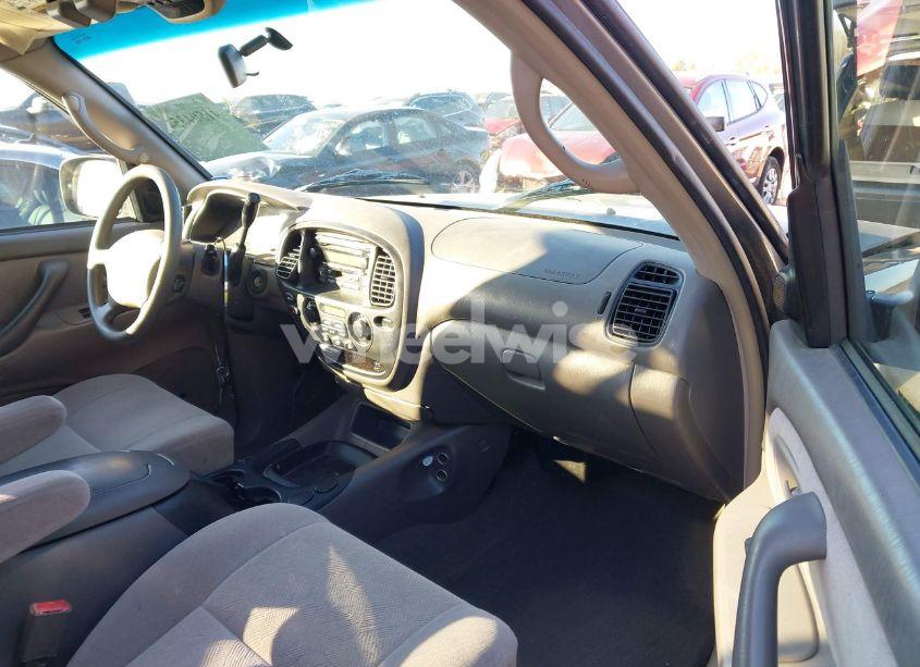 Photo 5 of 2004 Toyota Sequoia SR5 V8 (VIN 5TDZT34A04S216369)