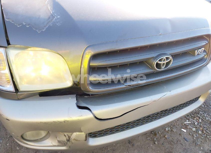 Photo 6 of 2004 Toyota Sequoia SR5 V8 (VIN 5TDZT34A04S216369)