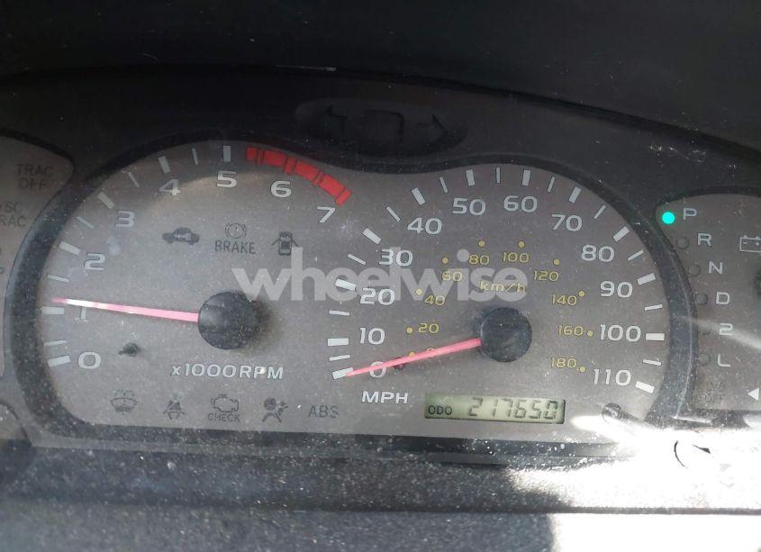 Photo 7 of 2004 Toyota Sequoia SR5 V8 (VIN 5TDZT34A04S216369)