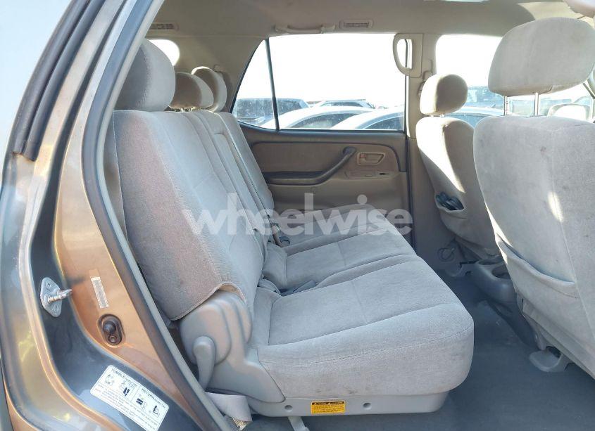 Photo 8 of 2004 Toyota Sequoia SR5 V8 (VIN 5TDZT34A04S216369)