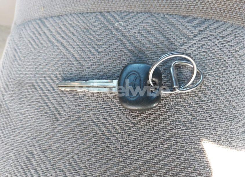 Photo 11 of 2004 Toyota Sequoia SR5 V8 (VIN 5TDZT34A04S221362)