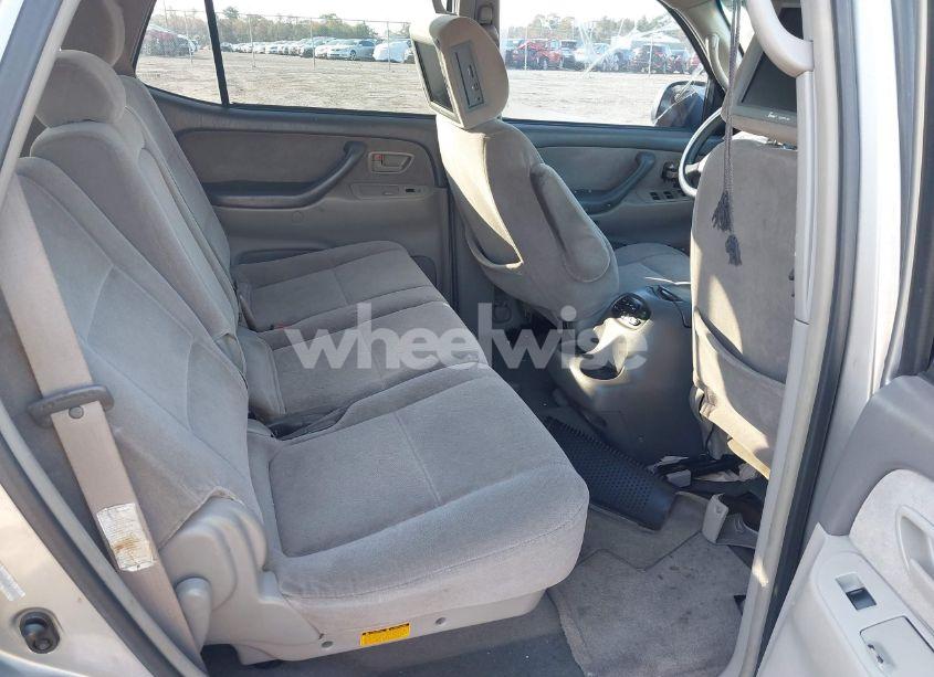 Photo 8 of 2004 Toyota Sequoia SR5 V8 (VIN 5TDZT34A04S221362)