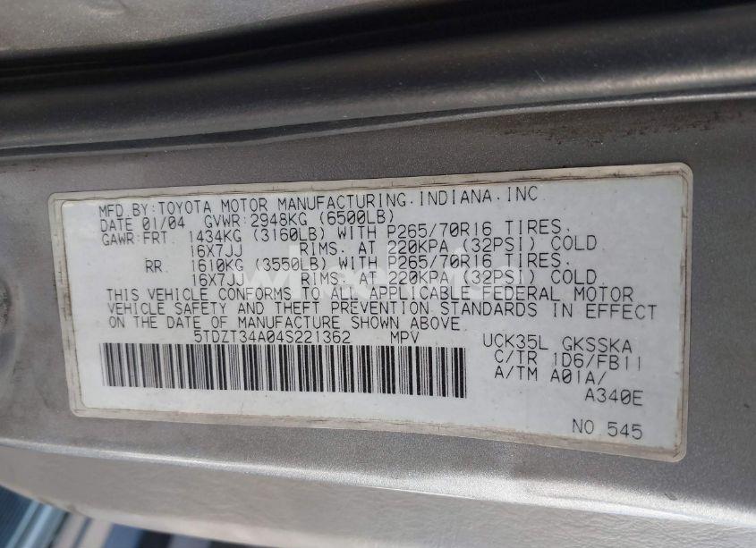 Photo 9 of 2004 Toyota Sequoia SR5 V8 (VIN 5TDZT34A04S221362)