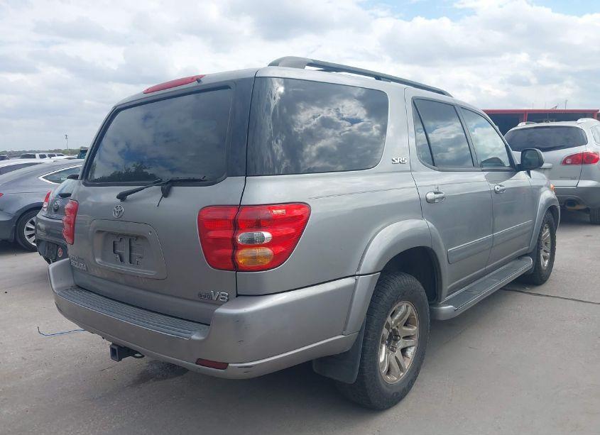 Photo 4 of 2004 Toyota Sequoia SR5 V8 (VIN 5TDZT34A04S233785)