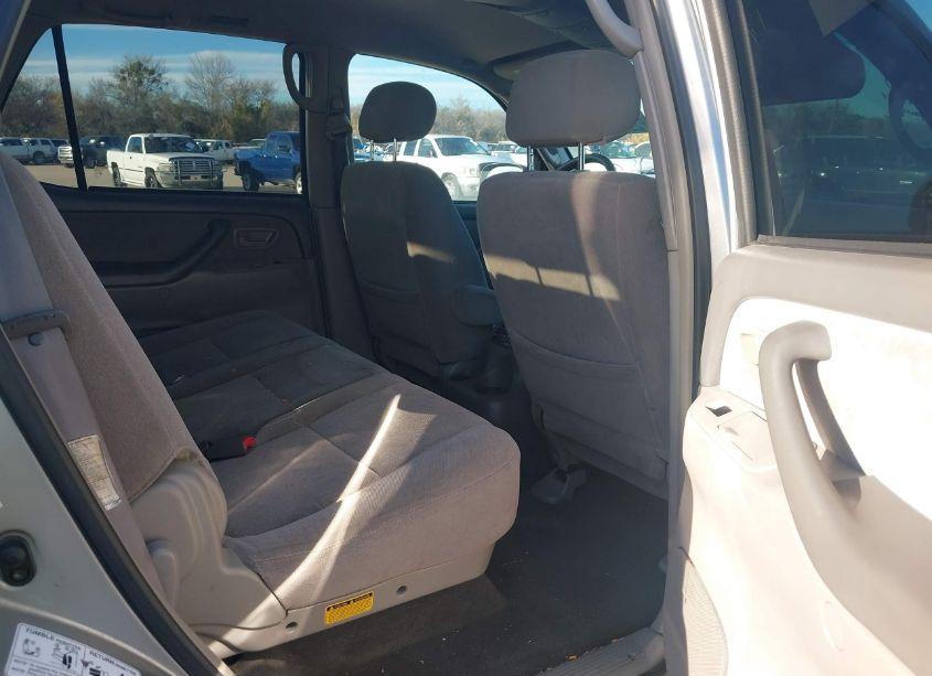 Photo 8 of 2004 Toyota Sequoia SR5 V8 (VIN 5TDZT34A04S233785)