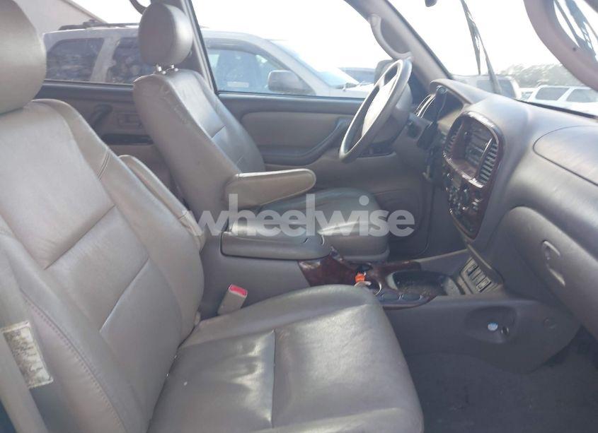 Photo 5 of 2005 Toyota Sequoia SR5 V8 (VIN 5TDZT34A05S244156)