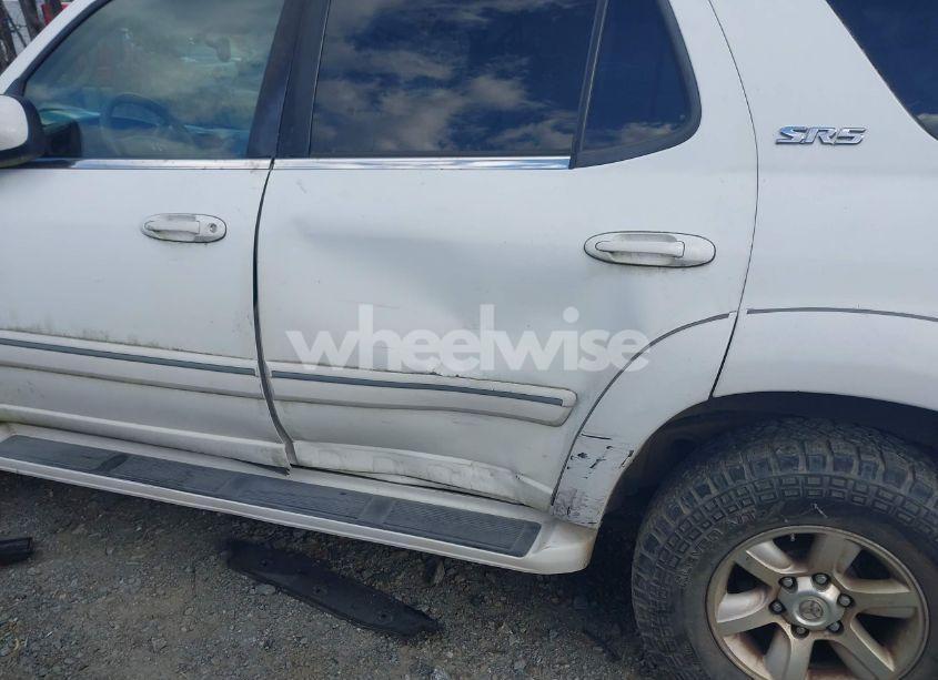 Photo 6 of 2005 Toyota Sequoia SR5 V8 (VIN 5TDZT34A05S244156)