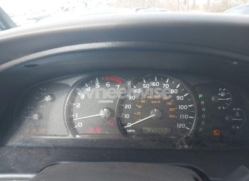 Photo 7 of 2005 Toyota Sequoia SR5 V8 (VIN 5TDZT34A05S244156)