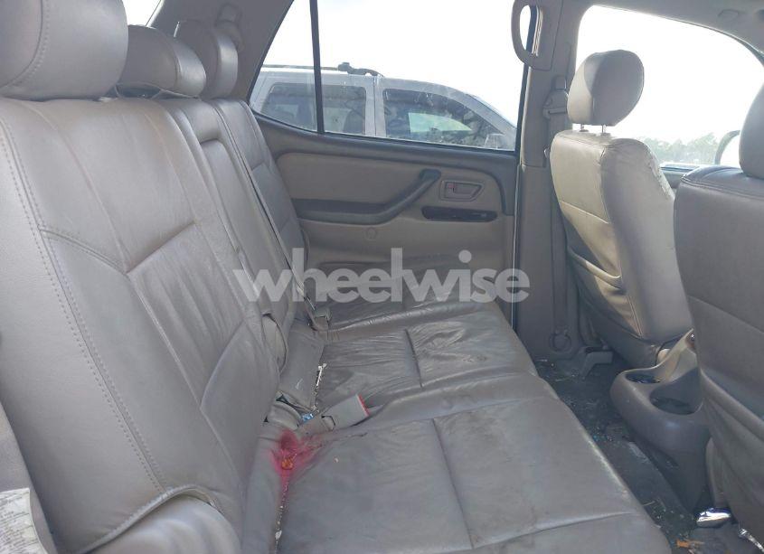 Photo 8 of 2005 Toyota Sequoia SR5 V8 (VIN 5TDZT34A05S244156)