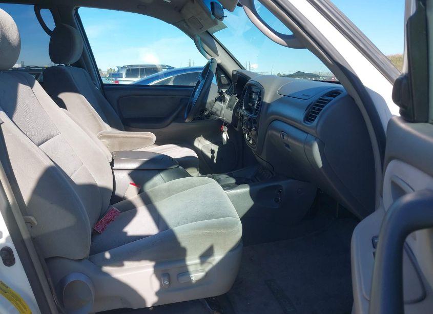 Photo 5 of 2005 Toyota Sequoia SR5 V8 (VIN 5TDZT34A05S262866)