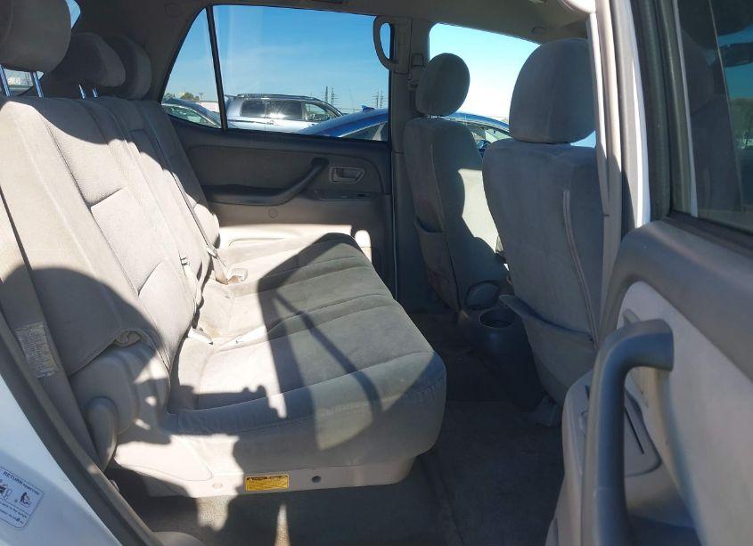 Photo 8 of 2005 Toyota Sequoia SR5 V8 (VIN 5TDZT34A05S262866)