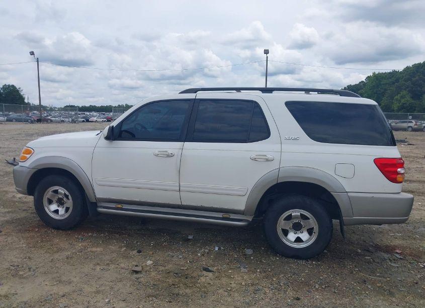 Photo 14 of 2002 Toyota Sequoia SR5 V8 (VIN 5TDZT34A12S124376)