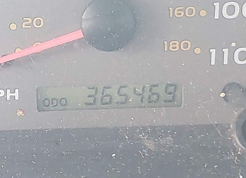 Photo 15 of 2002 Toyota Sequoia SR5 V8 (VIN 5TDZT34A12S124376)