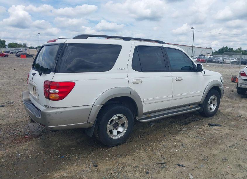Photo 4 of 2002 Toyota Sequoia SR5 V8 (VIN 5TDZT34A12S124376)