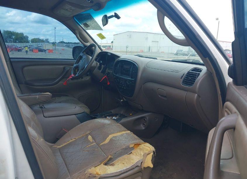 Photo 5 of 2002 Toyota Sequoia SR5 V8 (VIN 5TDZT34A12S124376)