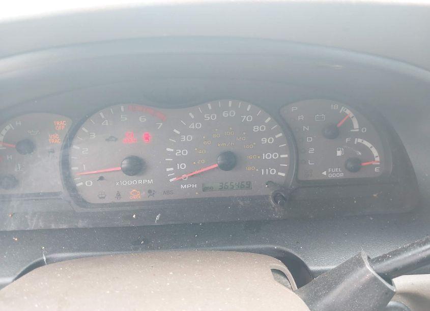 Photo 7 of 2002 Toyota Sequoia SR5 V8 (VIN 5TDZT34A12S124376)