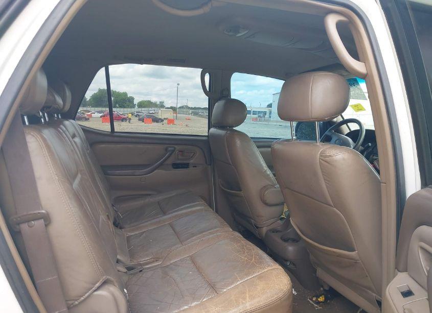 Photo 8 of 2002 Toyota Sequoia SR5 V8 (VIN 5TDZT34A12S124376)