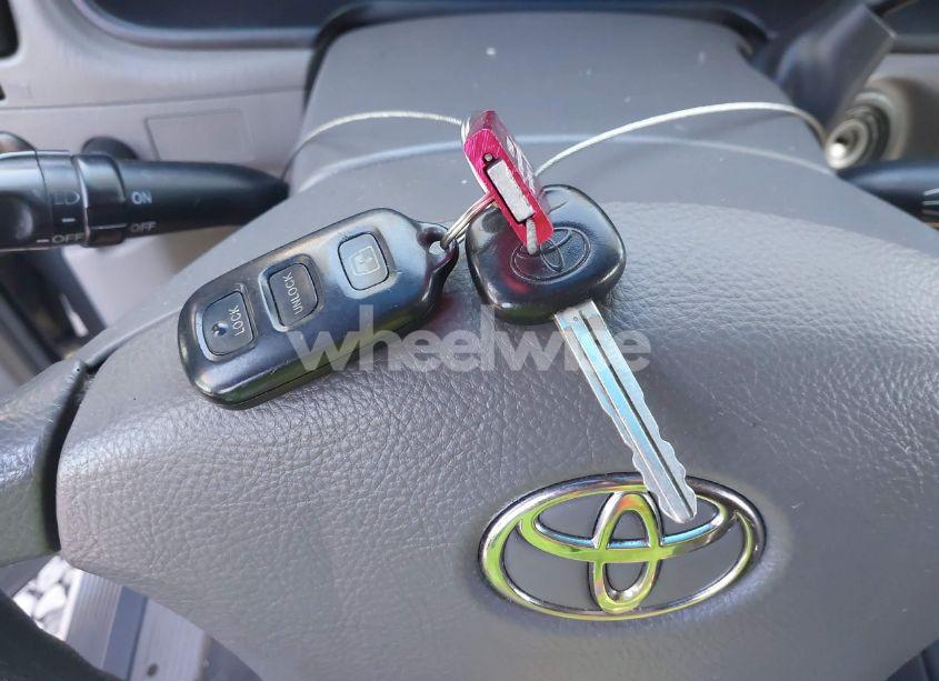 Photo 11 of 2003 Toyota Sequoia SR5 V8 (VIN 5TDZT34A13S165513)