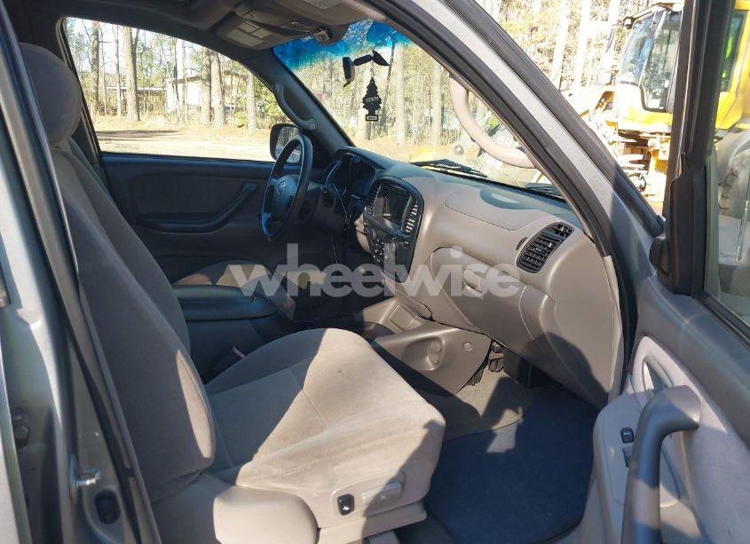 Photo 5 of 2003 Toyota Sequoia SR5 V8 (VIN 5TDZT34A13S165513)