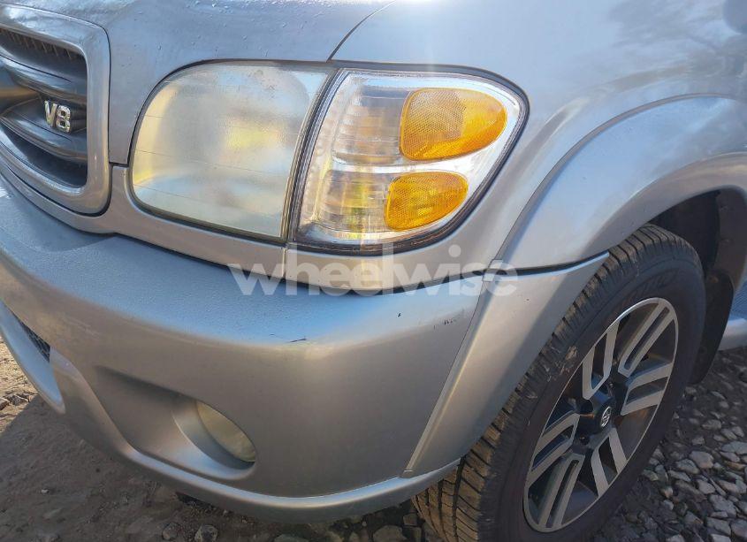 Photo 6 of 2003 Toyota Sequoia SR5 V8 (VIN 5TDZT34A13S165513)