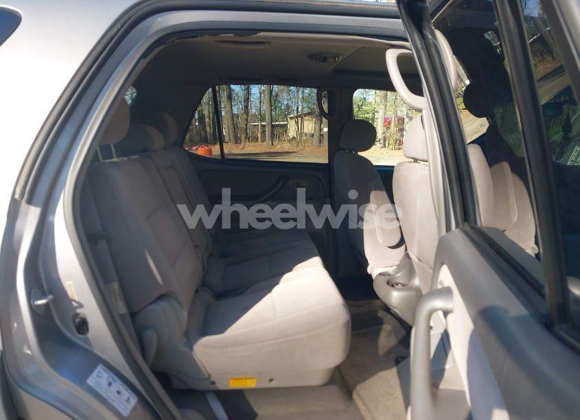 Photo 8 of 2003 Toyota Sequoia SR5 V8 (VIN 5TDZT34A13S165513)