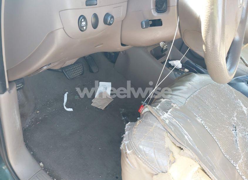 Photo 11 of 2003 Toyota Sequoia SR5 V8 (VIN 5TDZT34A13S192937)