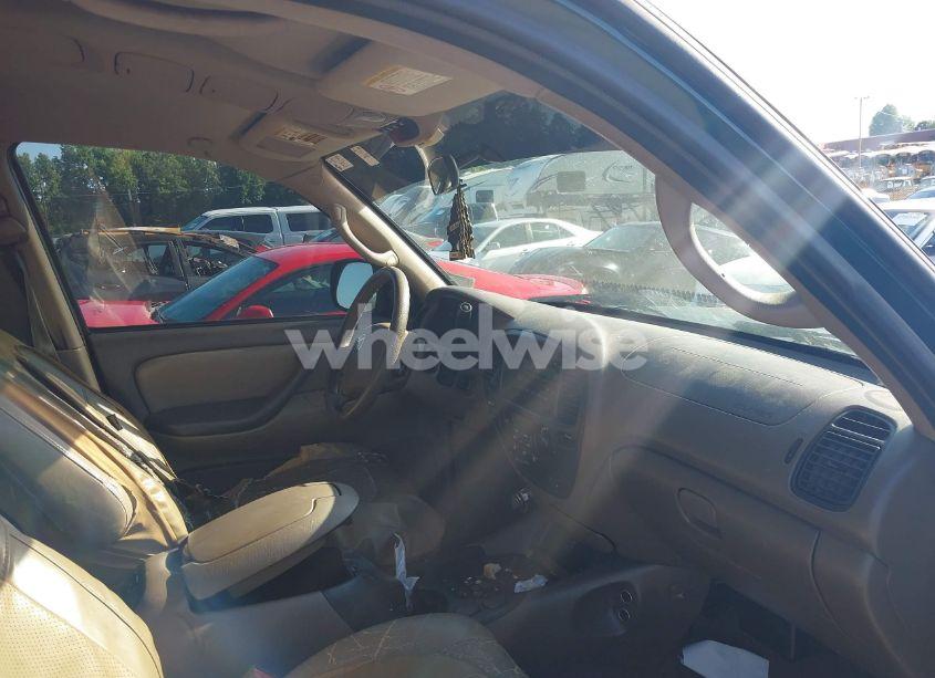 Photo 5 of 2003 Toyota Sequoia SR5 V8 (VIN 5TDZT34A13S192937)