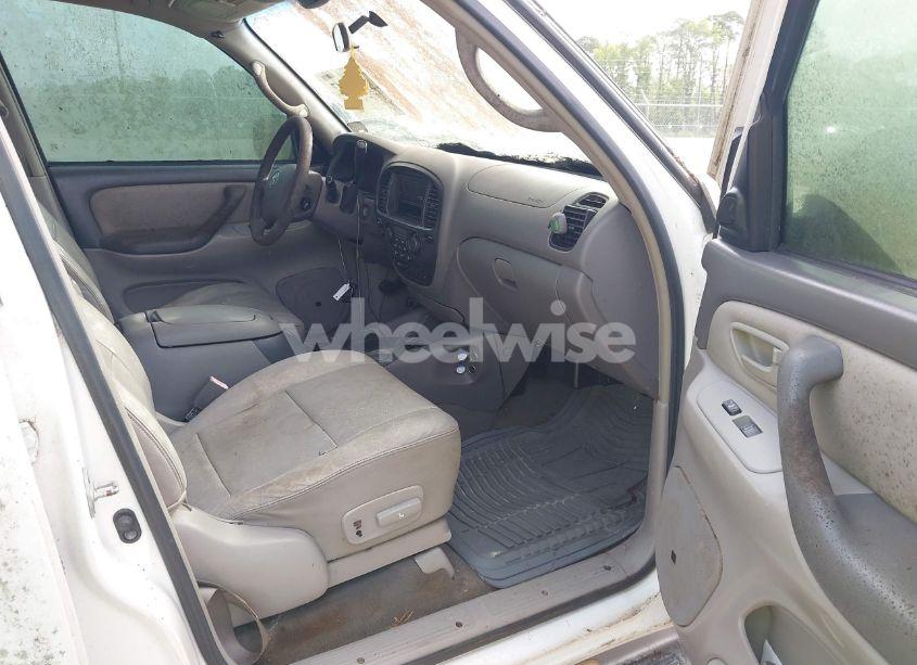 Photo 5 of 2004 Toyota Sequoia SR5 V8 (VIN 5TDZT34A14S217353)