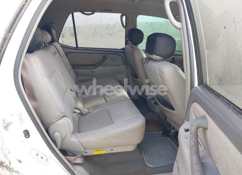 Photo 8 of 2004 Toyota Sequoia SR5 V8 (VIN 5TDZT34A14S217353)