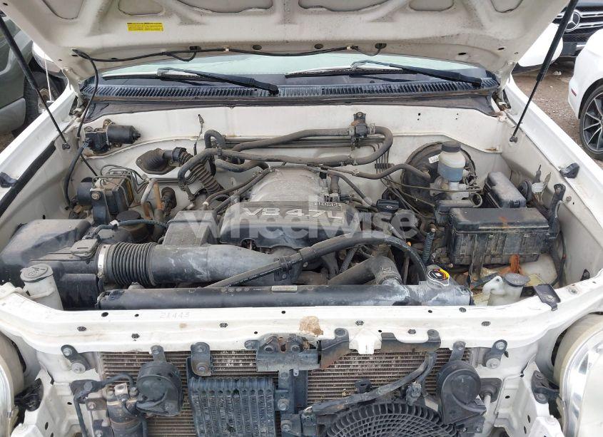 Photo 10 of 2004 Toyota Sequoia SR5 V8 (VIN 5TDZT34A14S236954)