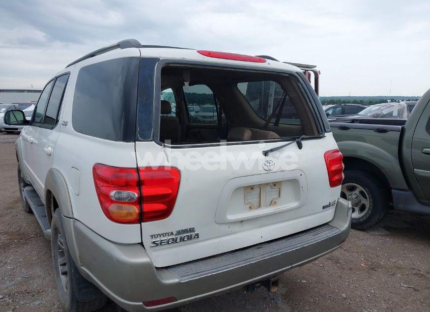 Photo 6 of 2004 Toyota Sequoia SR5 V8 (VIN 5TDZT34A14S236954)