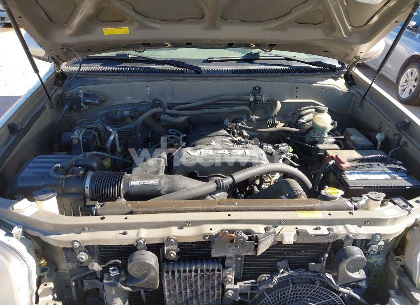 Photo 10 of 2005 Toyota Sequoia SR5 V8 (VIN 5TDZT34A15S254503)