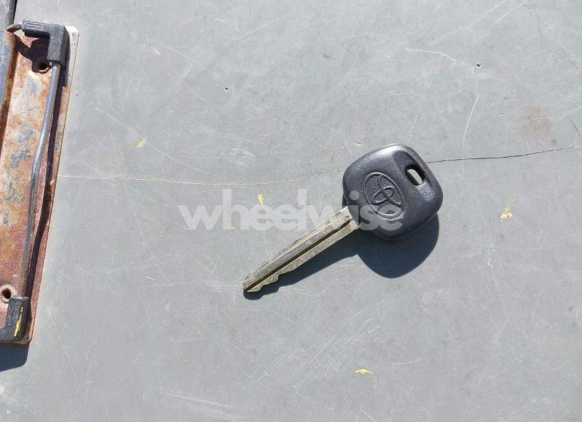 Photo 11 of 2005 Toyota Sequoia SR5 V8 (VIN 5TDZT34A15S254503)