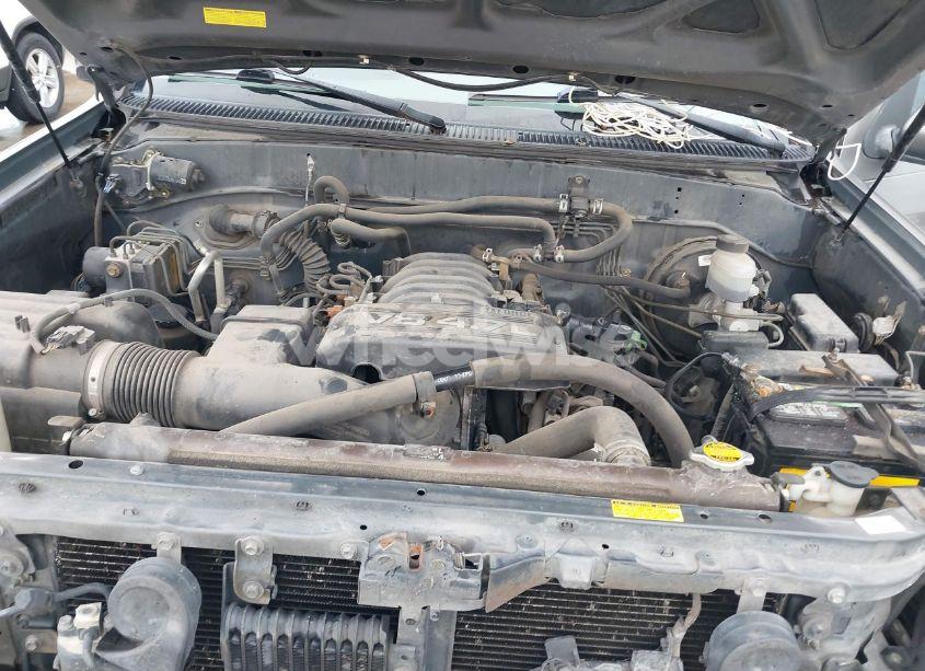Photo 10 of 2005 Toyota Sequoia SR5 V8 (VIN 5TDZT34A15S258809)