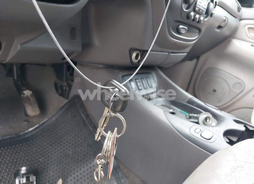 Photo 11 of 2005 Toyota Sequoia SR5 V8 (VIN 5TDZT34A15S258809)