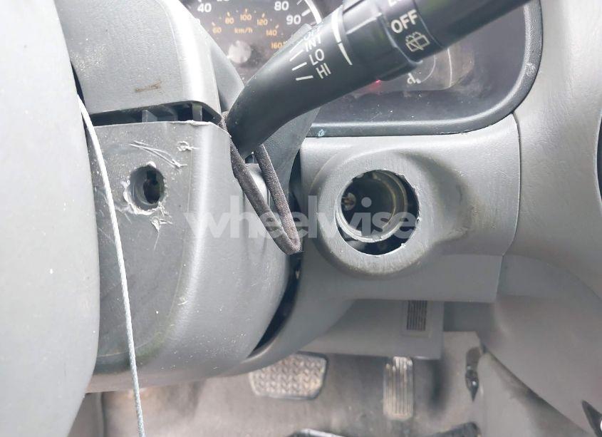 Photo 12 of 2005 Toyota Sequoia SR5 V8 (VIN 5TDZT34A15S258809)