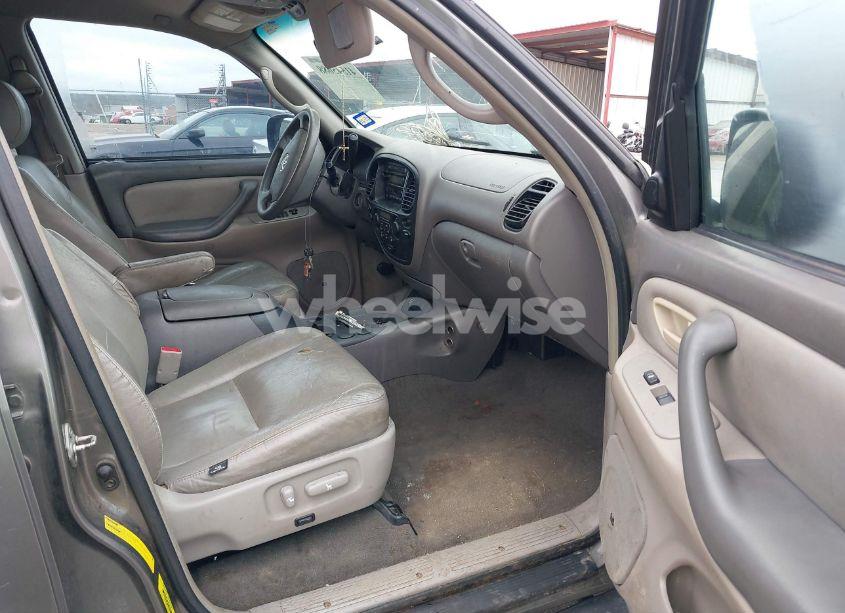 Photo 5 of 2005 Toyota Sequoia SR5 V8 (VIN 5TDZT34A15S258809)