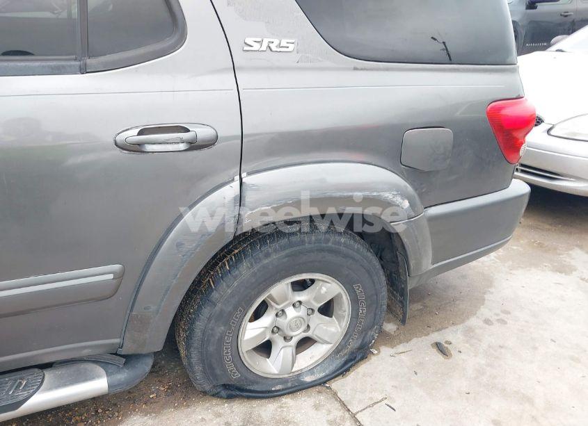 Photo 6 of 2005 Toyota Sequoia SR5 V8 (VIN 5TDZT34A15S258809)