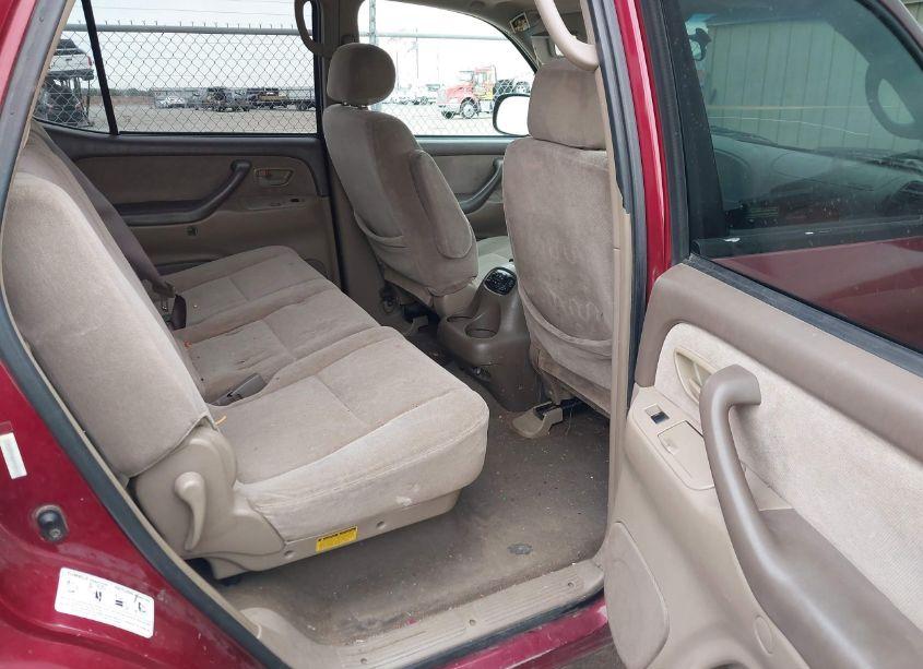 Photo 8 of 2002 Toyota Sequoia SR5 V8 (VIN 5TDZT34A22S088245)