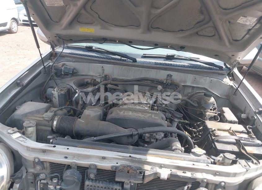 Photo 10 of 2002 Toyota Sequoia SR5 (VIN 5TDZT34A22S120451)