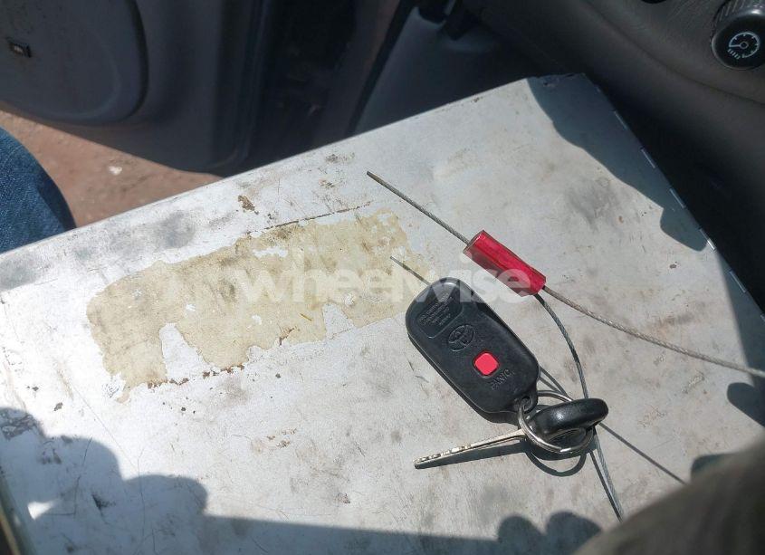 Photo 11 of 2002 Toyota Sequoia SR5 (VIN 5TDZT34A22S120451)