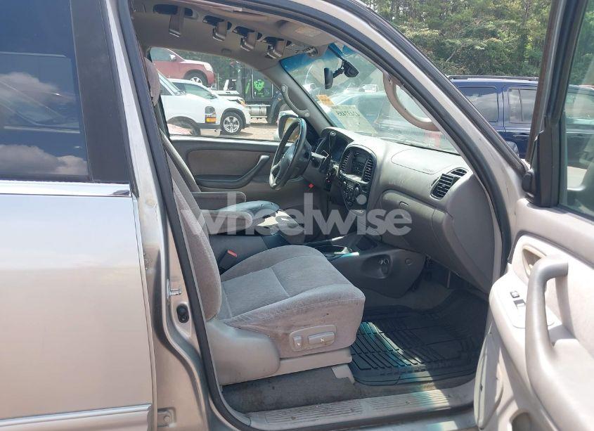 Photo 5 of 2002 Toyota Sequoia SR5 (VIN 5TDZT34A22S120451)