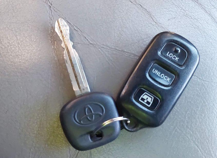 Photo 11 of 2003 Toyota Sequoia SR5 V8 (VIN 5TDZT34A23S197550)