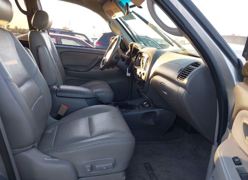Photo 5 of 2003 Toyota Sequoia SR5 V8 (VIN 5TDZT34A23S197550)