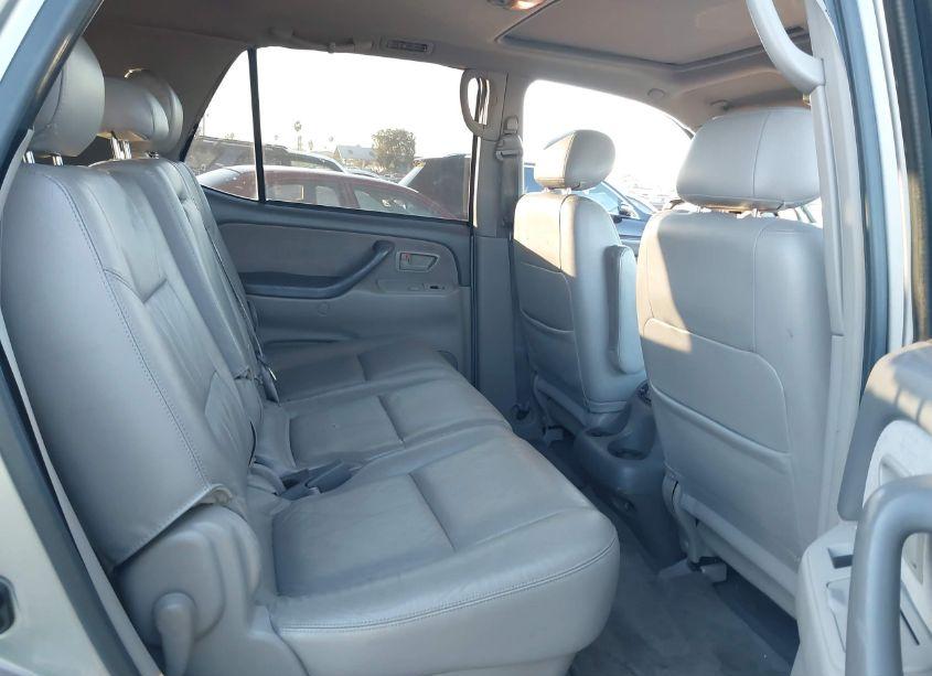 Photo 8 of 2003 Toyota Sequoia SR5 V8 (VIN 5TDZT34A23S197550)