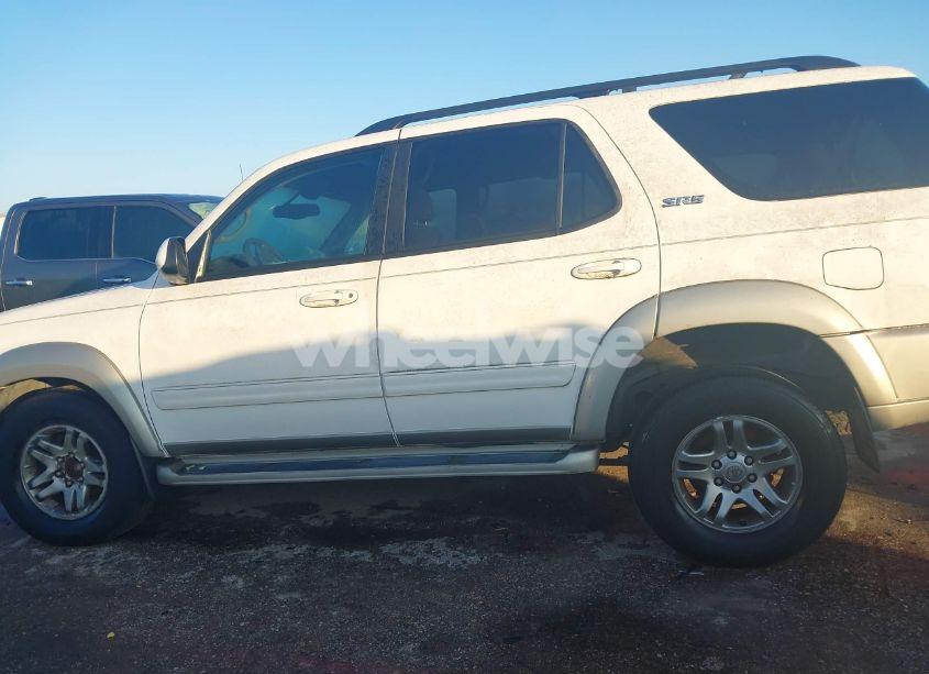 Photo 13 of 2003 Toyota Sequoia SR5 V8 (VIN 5TDZT34A23S201855)